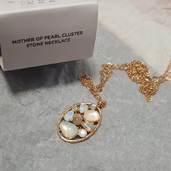 Avon Gold and Cream Cameo Necklace - Picture 6 of 9